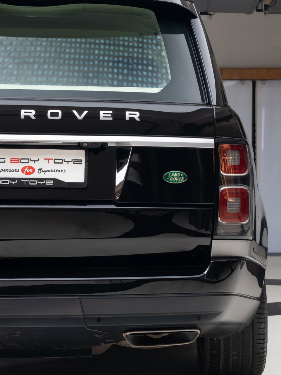 Range Rover Vogue LWB Exterior Image