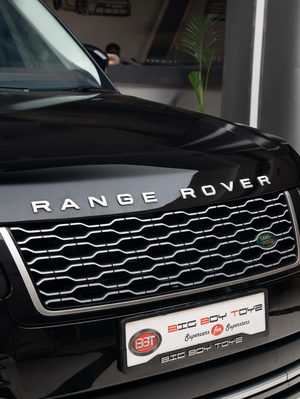 Range Rover Vogue LWB Exterior Image