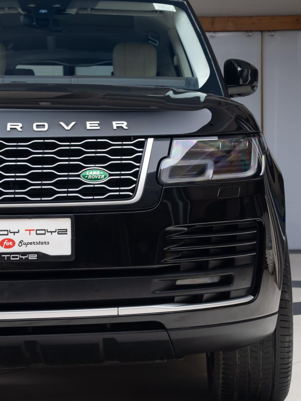 Range Rover Vogue LWB Exterior Image