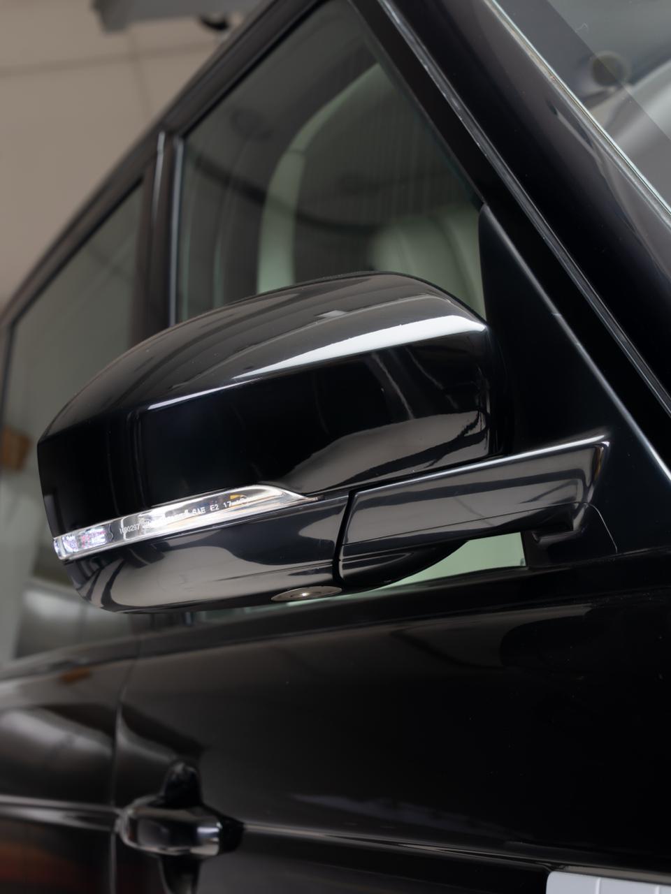 Range Rover Vogue LWB Exterior Image