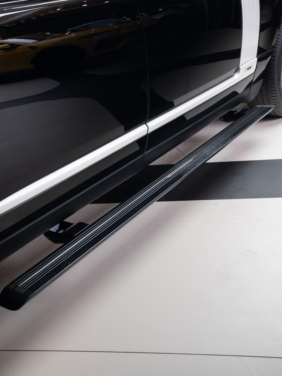 Range Rover Vogue LWB Exterior Image