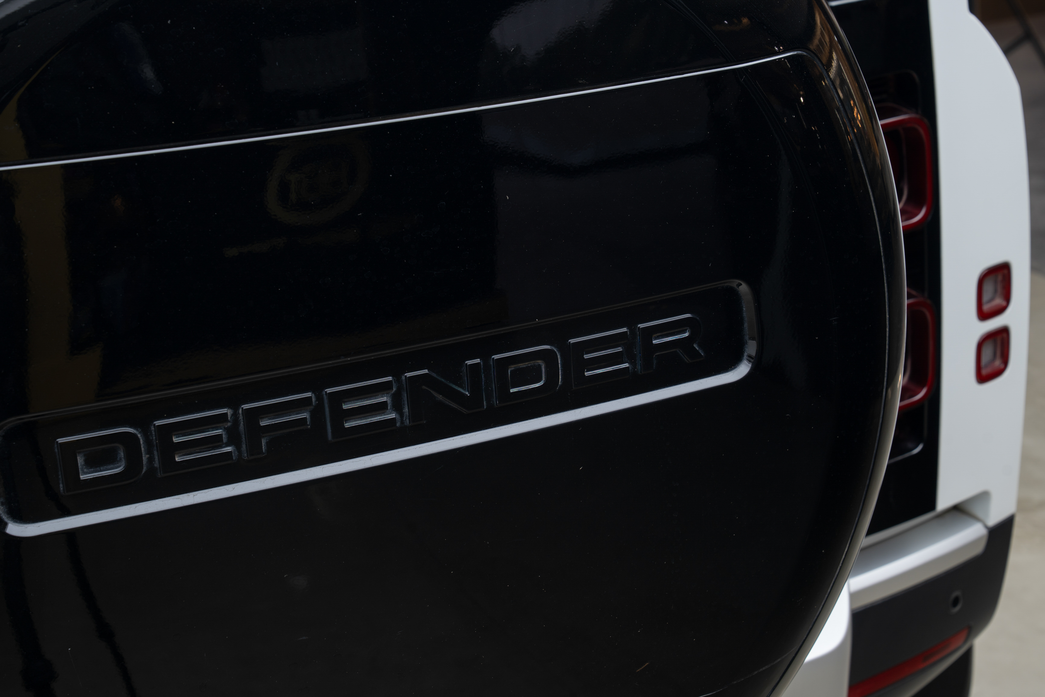 Land Rover Defender 110 P300 HSE