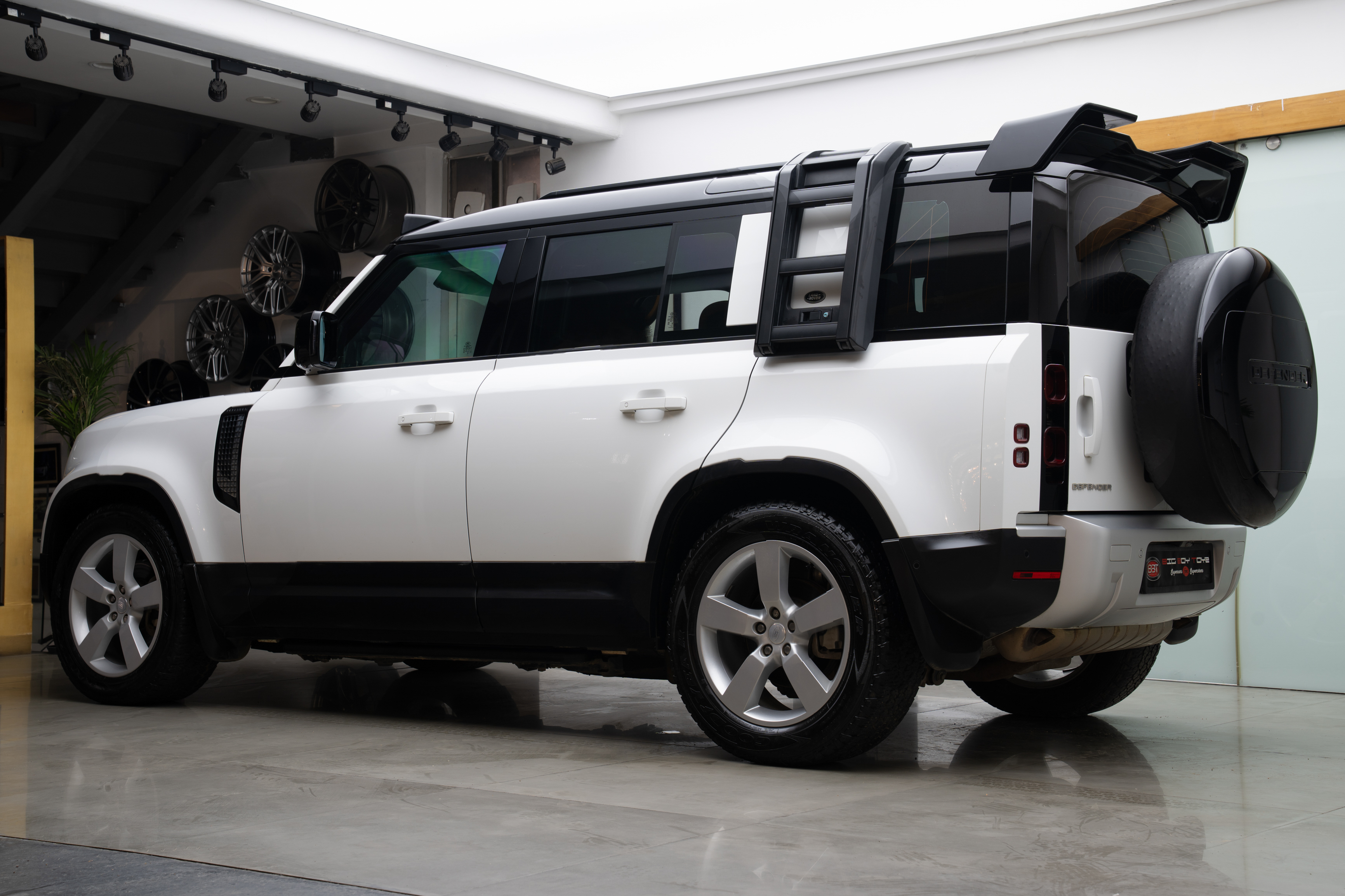 Land Rover Defender 110 P300 HSE