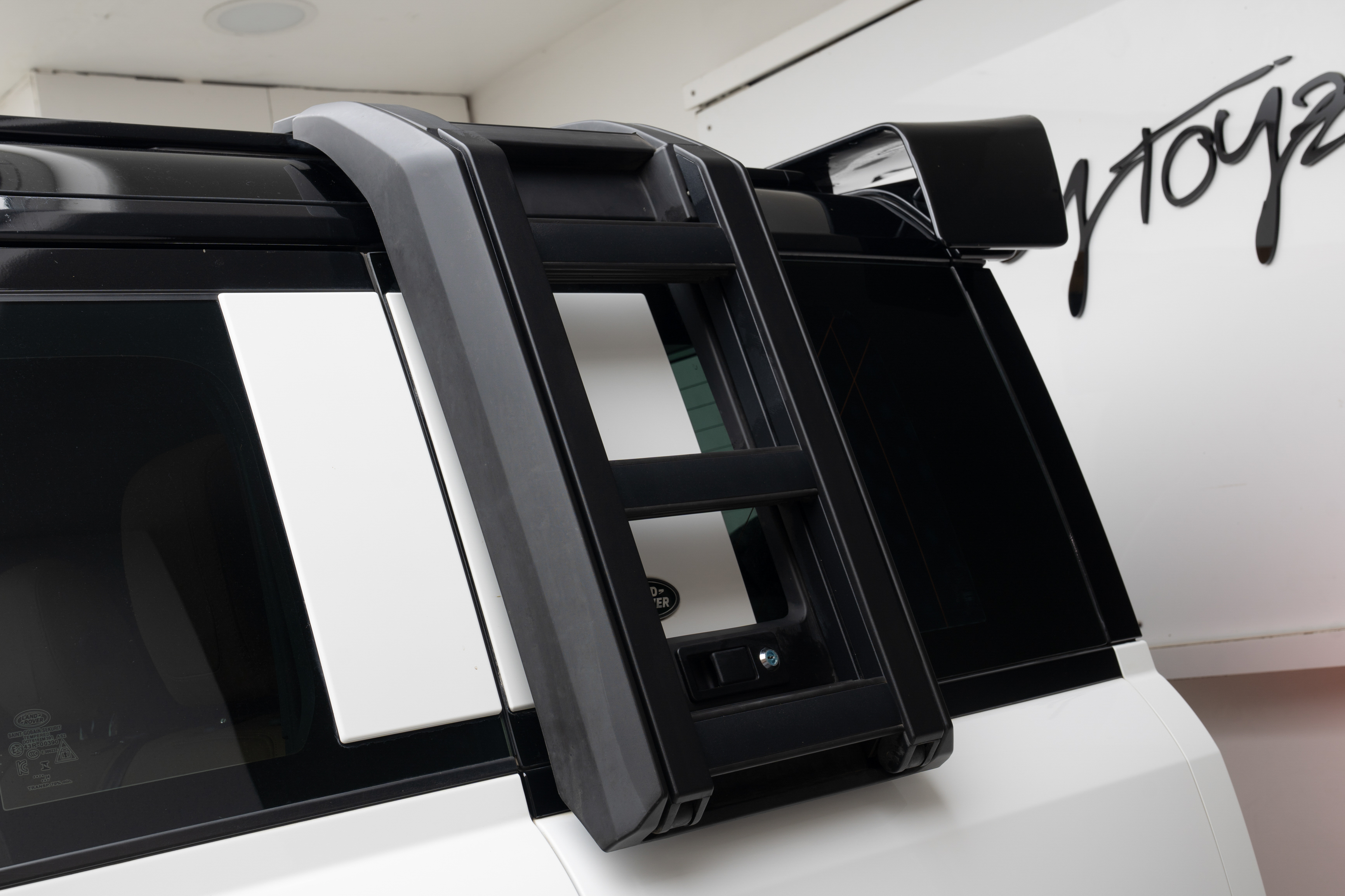 Land Rover Defender 110 P300 HSE