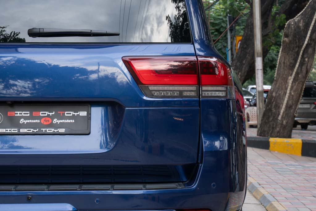 Toyota Land Cruiser LC300 Limousine