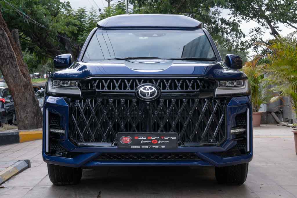 Toyota Land Cruiser LC300 Limousine