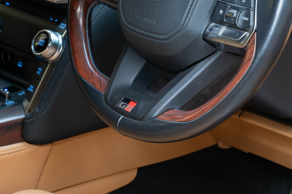 Toyota Land Cruiser LC300 Limousine