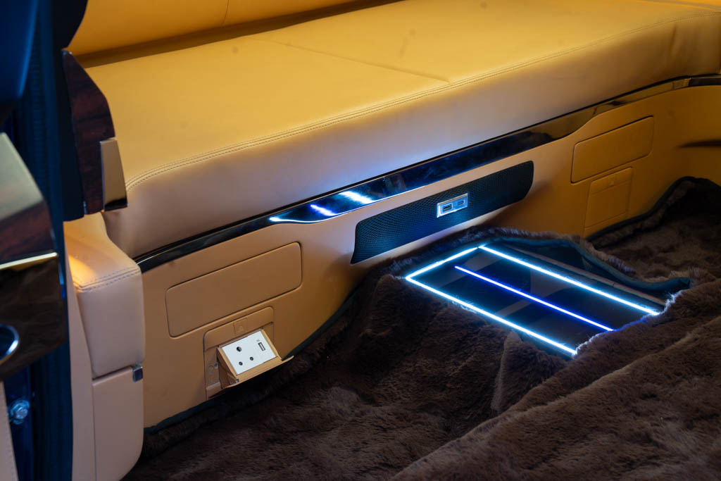 Toyota Land Cruiser LC300 Limousine