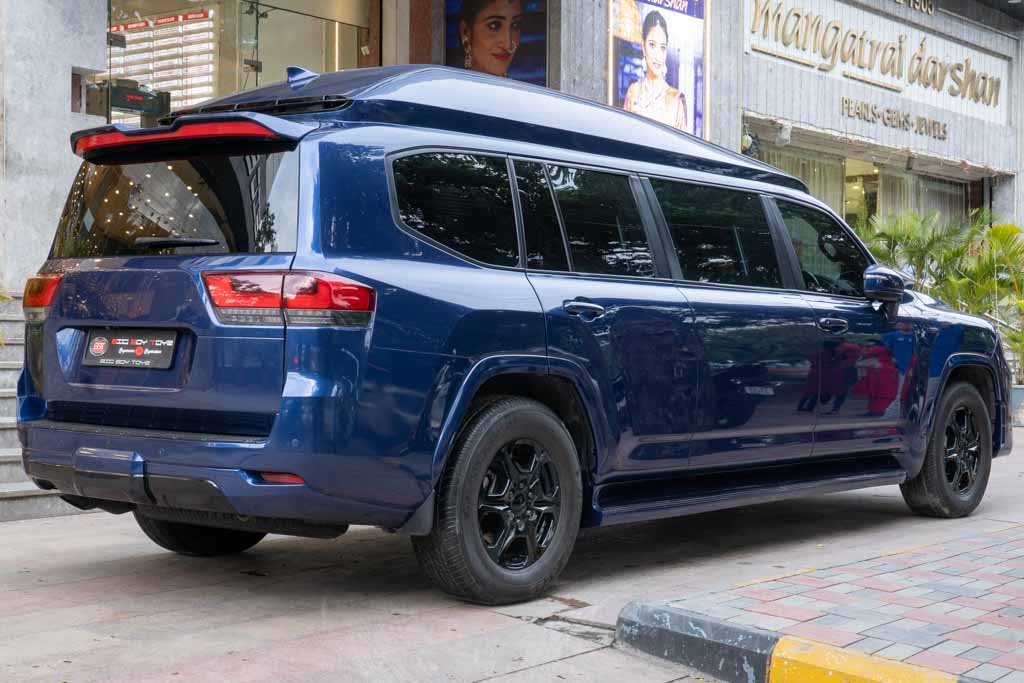 Toyota Land Cruiser LC300 Limousine