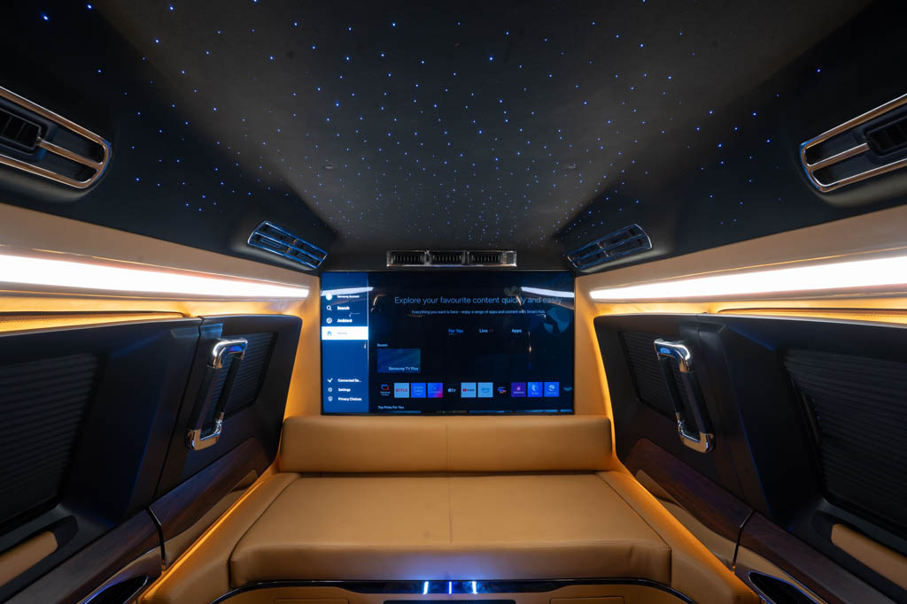 Toyota Land Cruiser LC300 Limousine