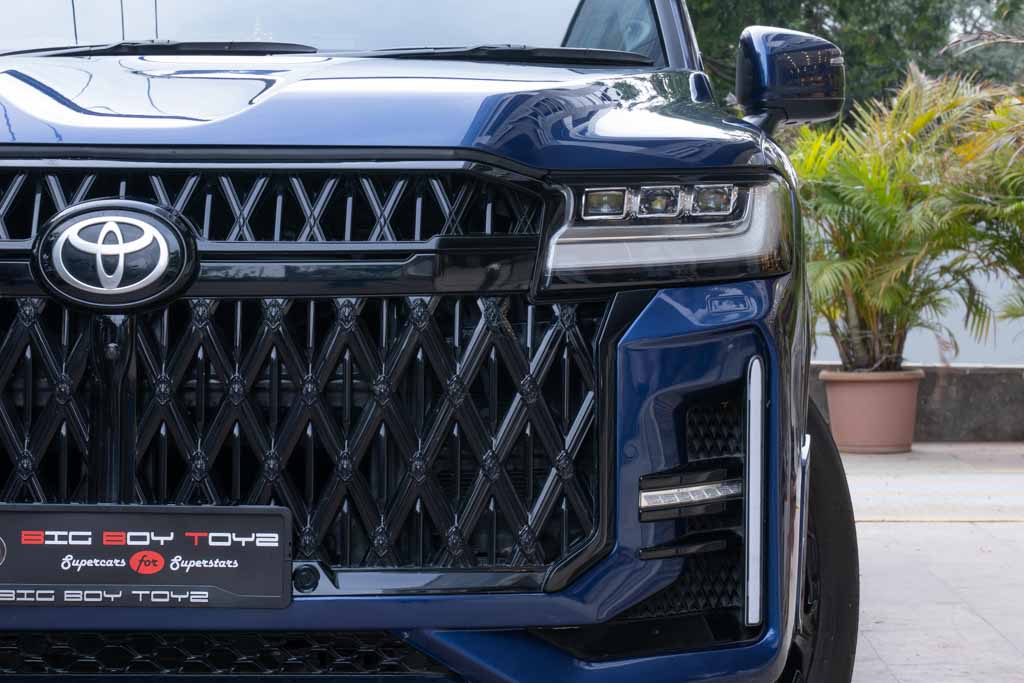 Toyota Land Cruiser LC300 Limousine