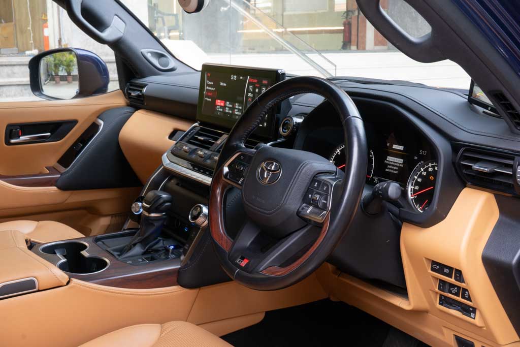 Toyota Land Cruiser LC300 Limousine