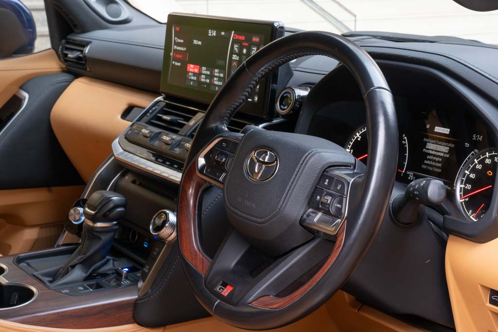 Toyota Land Cruiser LC300 Limousine