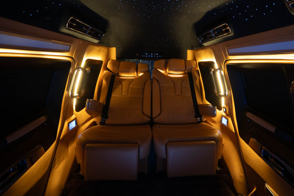 Toyota Land Cruiser LC300 Limousine