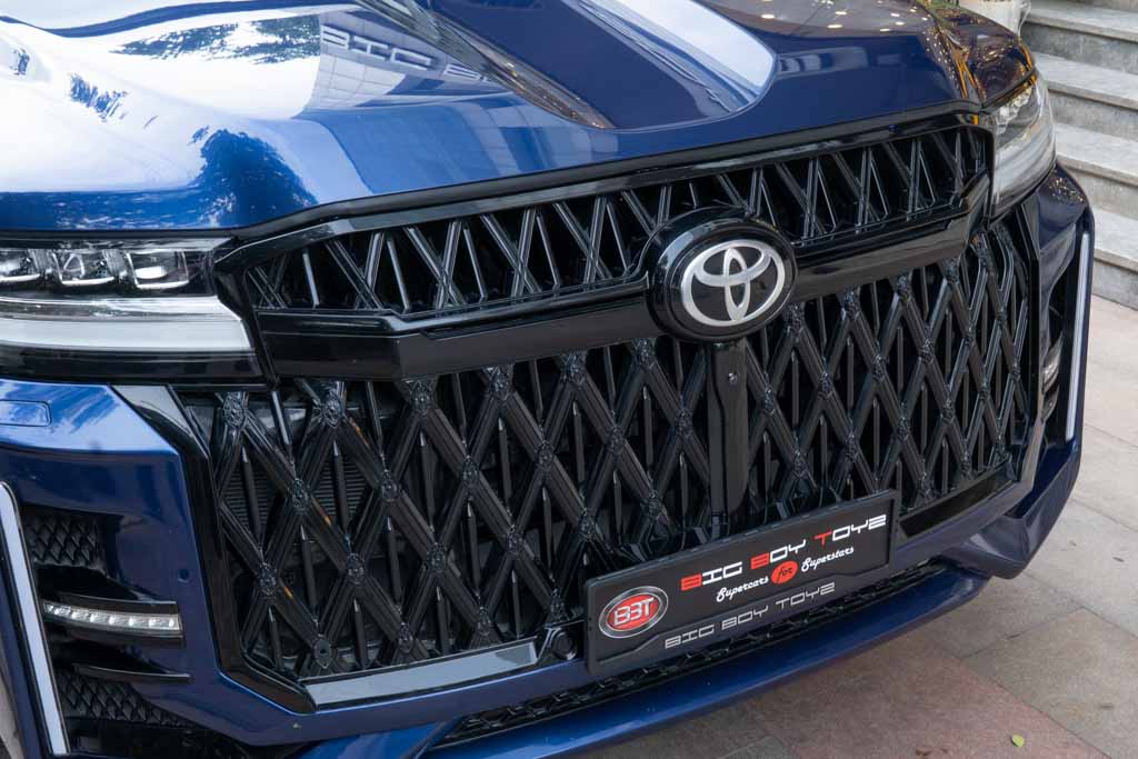 Toyota Land Cruiser LC300 Limousine