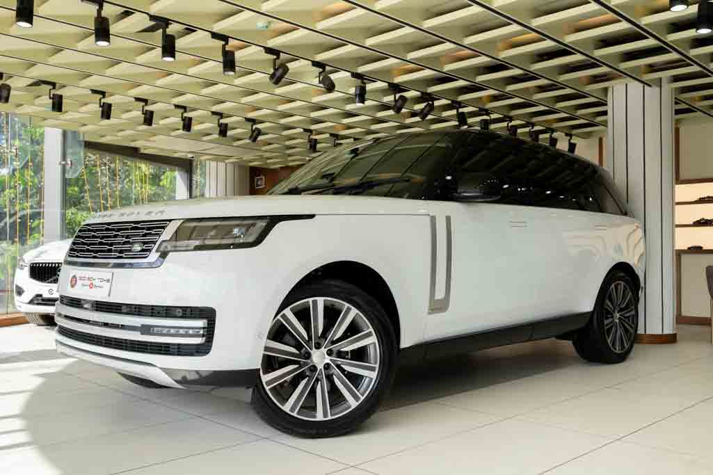 Range Rover P400 LWB Autobiography