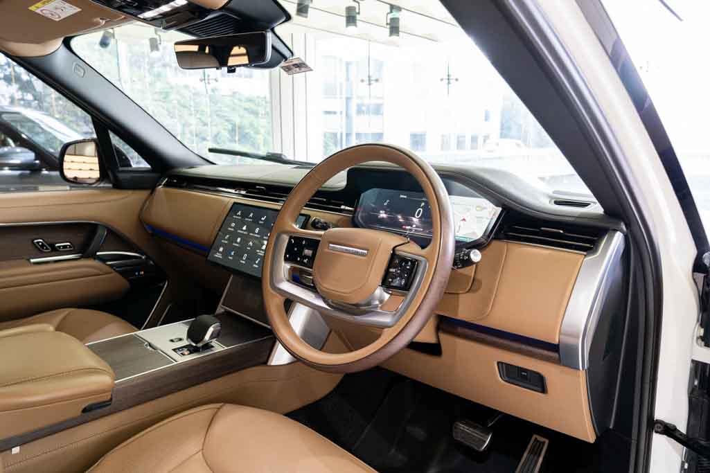 Range Rover P400 LWB Autobiography