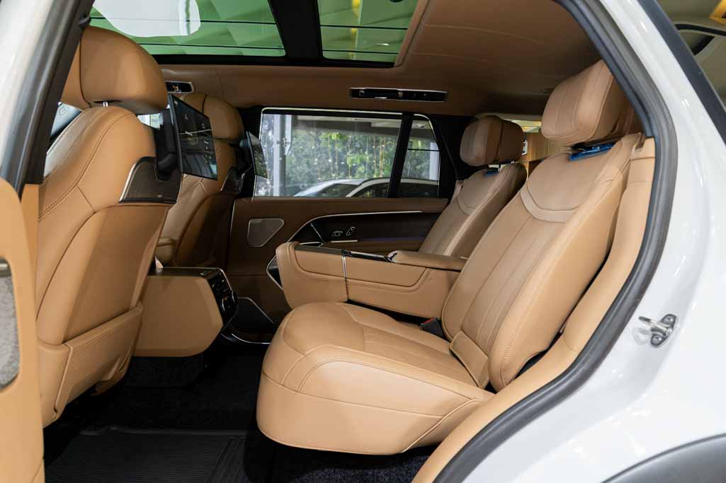 Range Rover P400 LWB Autobiography