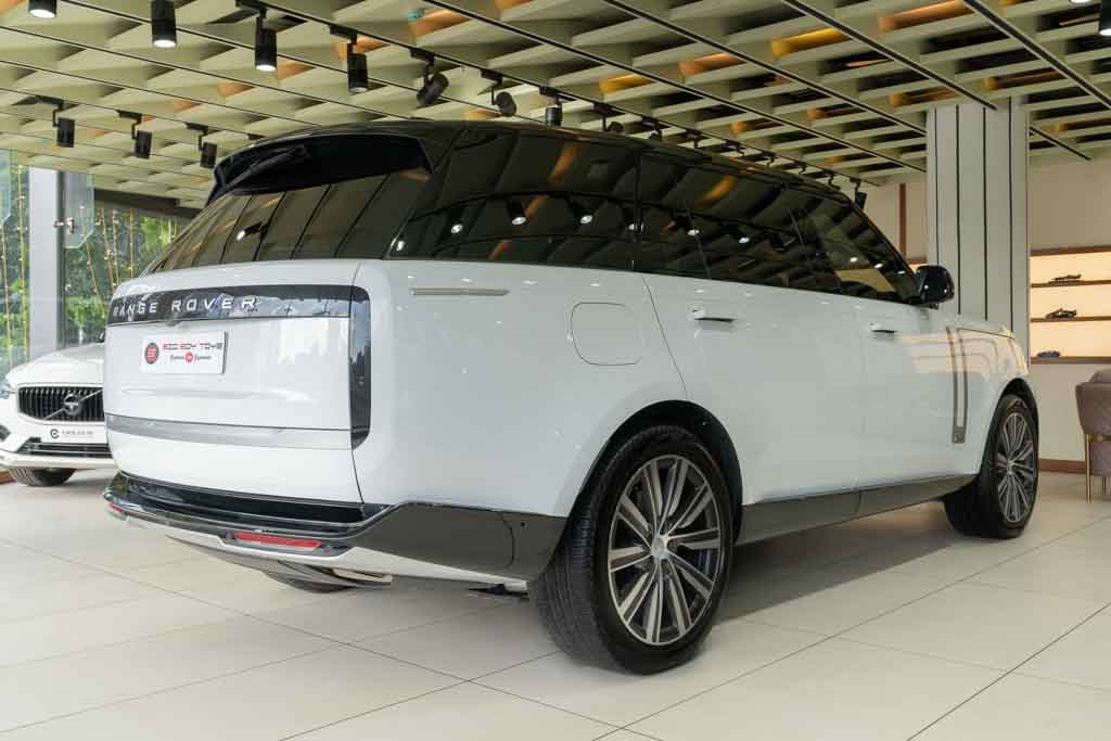 Range Rover P400 LWB Autobiography