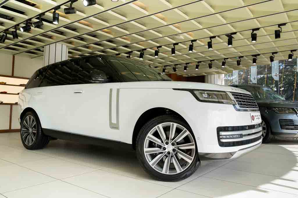 Range Rover P400 LWB Autobiography