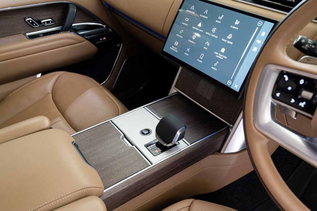 Range Rover P400 LWB Autobiography