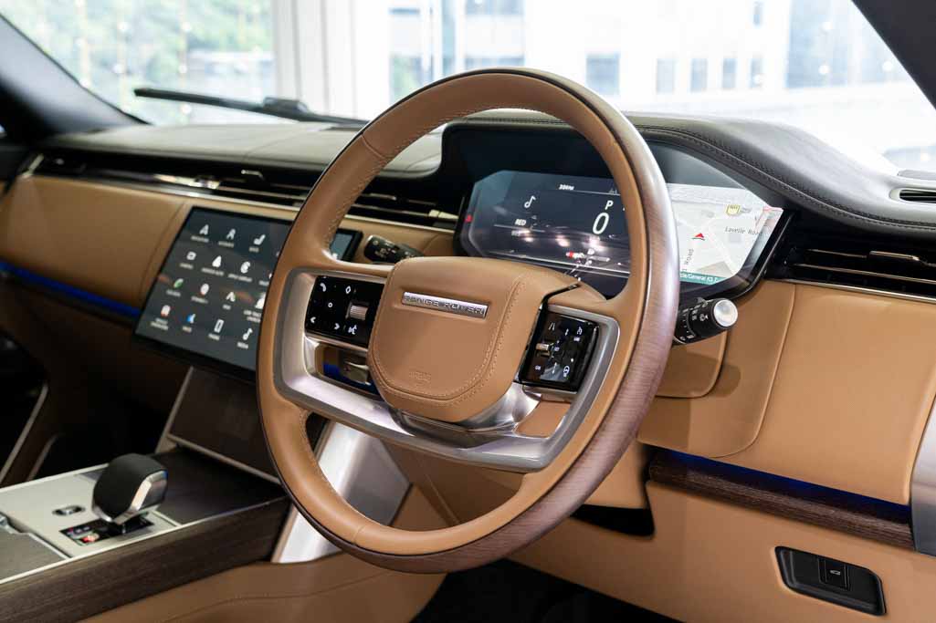 Range Rover P400 LWB Autobiography