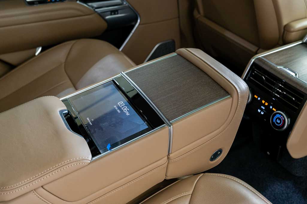 Range Rover P400 LWB Autobiography