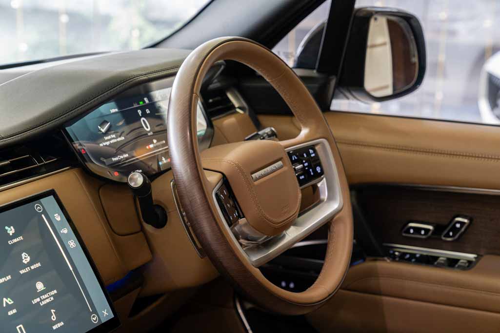 Range Rover P400 LWB Autobiography