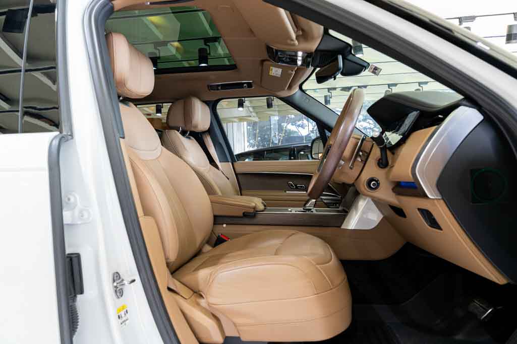 Range Rover P400 LWB Autobiography