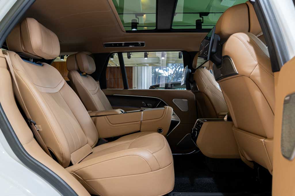 Range Rover P400 LWB Autobiography
