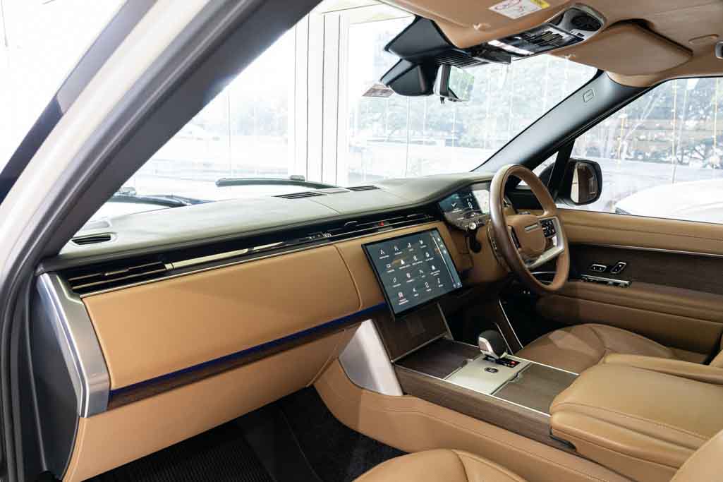 Range Rover P400 LWB Autobiography