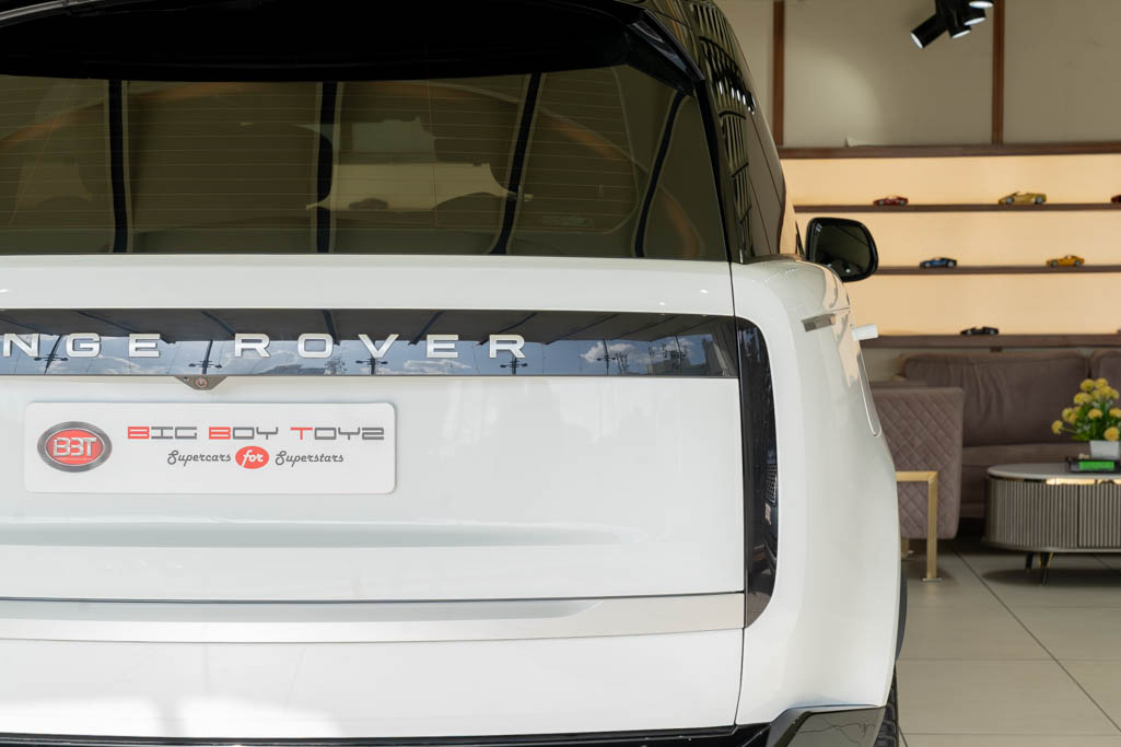 Range Rover P400 LWB Autobiography