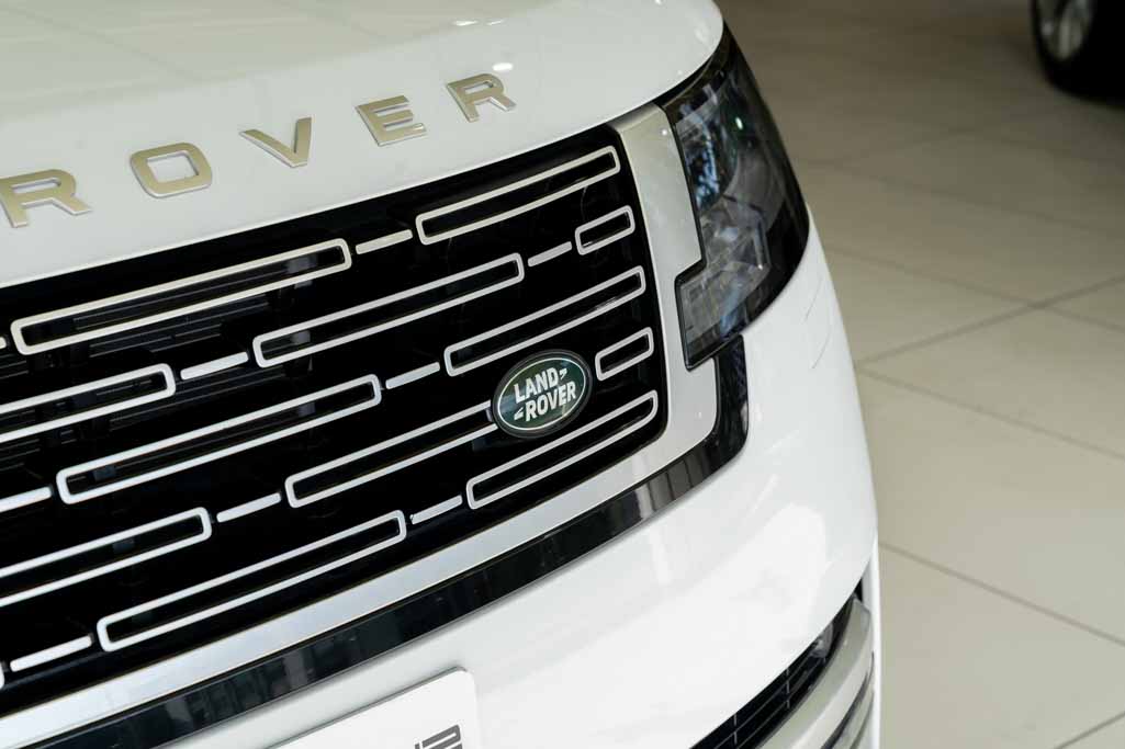 Range Rover P400 LWB Autobiography