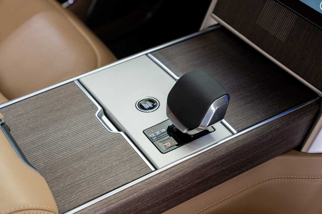 Range Rover P400 LWB Autobiography