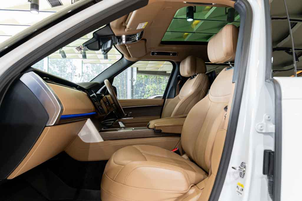 Range Rover P400 LWB Autobiography
