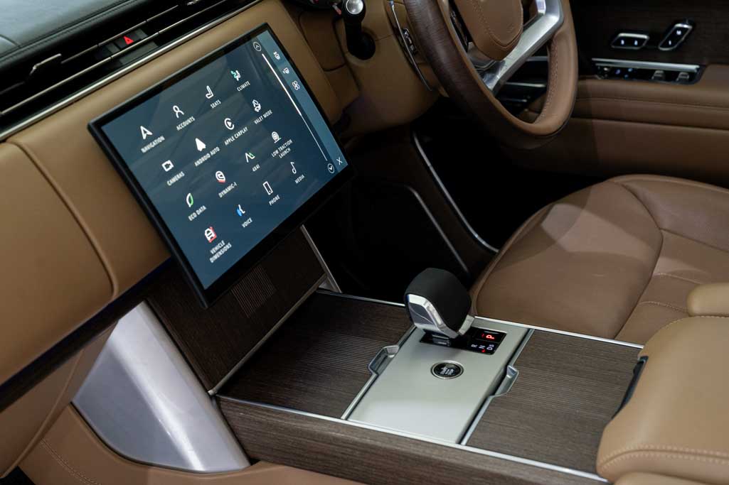 Range Rover P400 LWB Autobiography