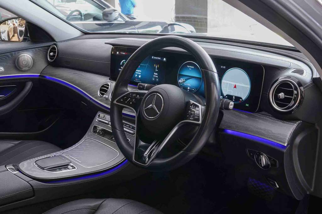 MERCEDES BENZ E220D AMG LINE