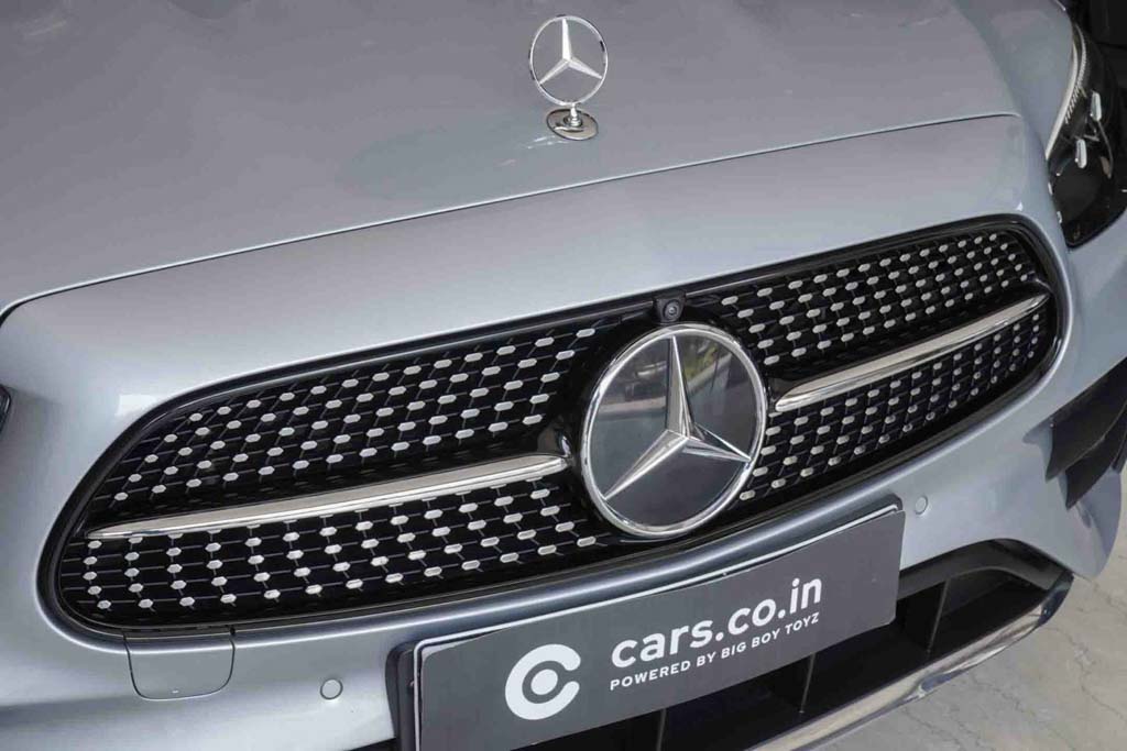 MERCEDES BENZ E220D AMG LINE