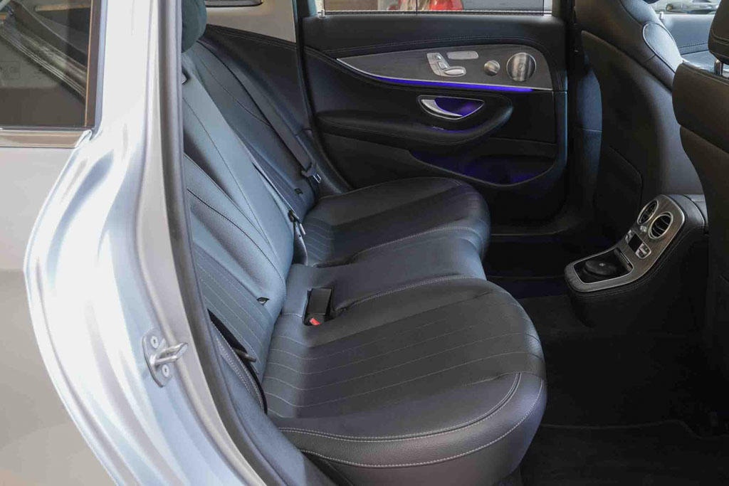 MERCEDES BENZ E220D AMG LINE