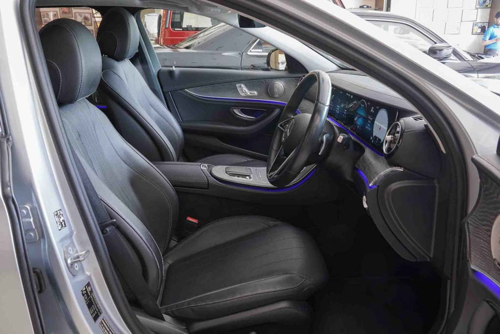 MERCEDES BENZ E220D AMG LINE