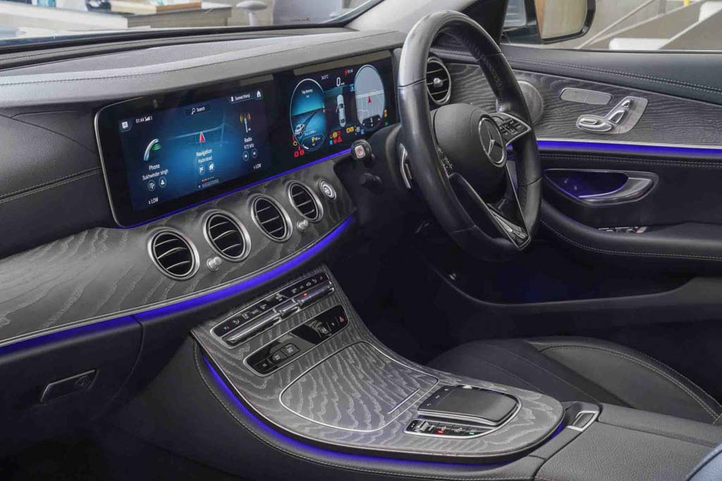 MERCEDES BENZ E220D AMG LINE