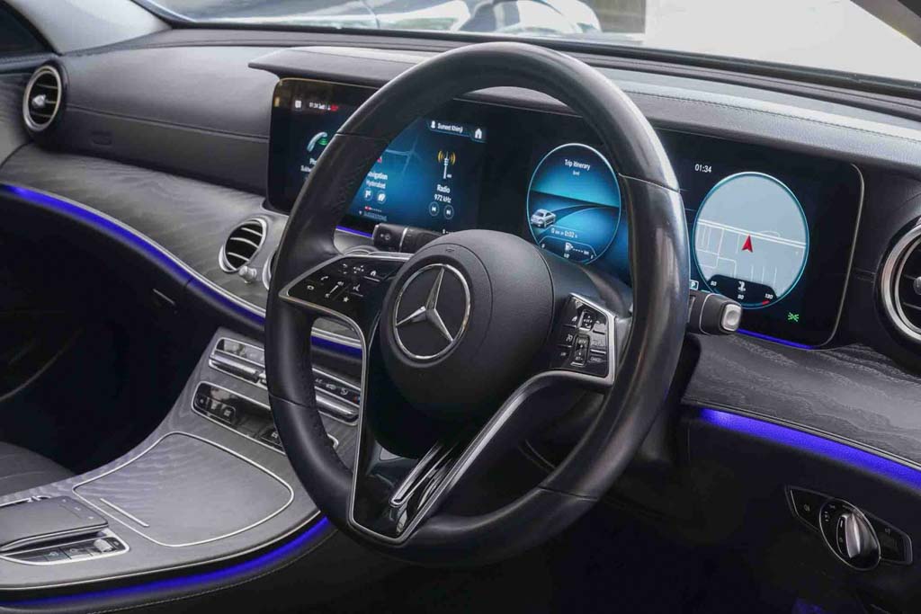 MERCEDES BENZ E220D AMG LINE