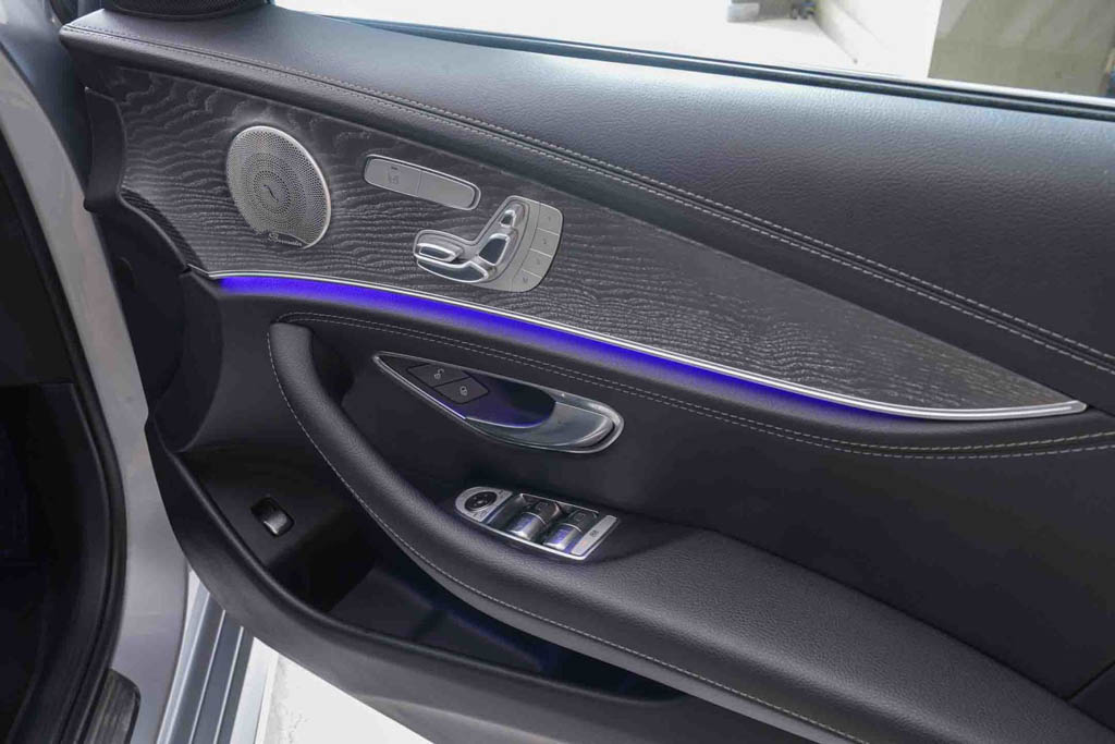 MERCEDES BENZ E220D AMG LINE