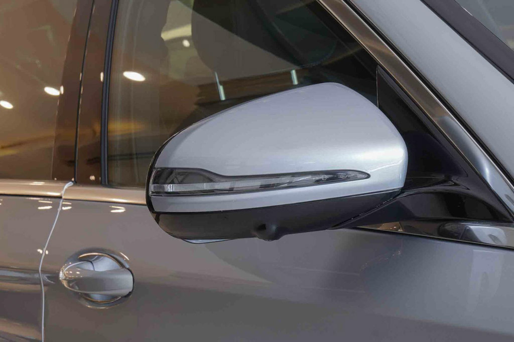 MERCEDES BENZ E220D AMG LINE