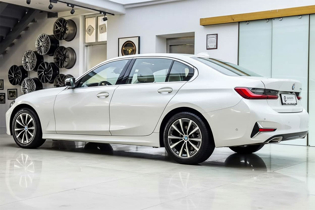 BMW 330Li Luxury Line