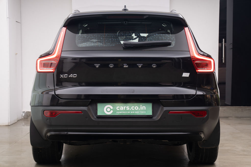 VOLVO XC40 RECHARGE P8