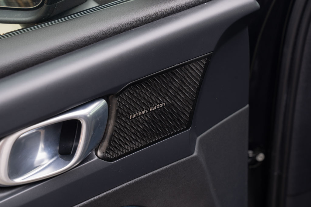 VOLVO XC40 RECHARGE P8