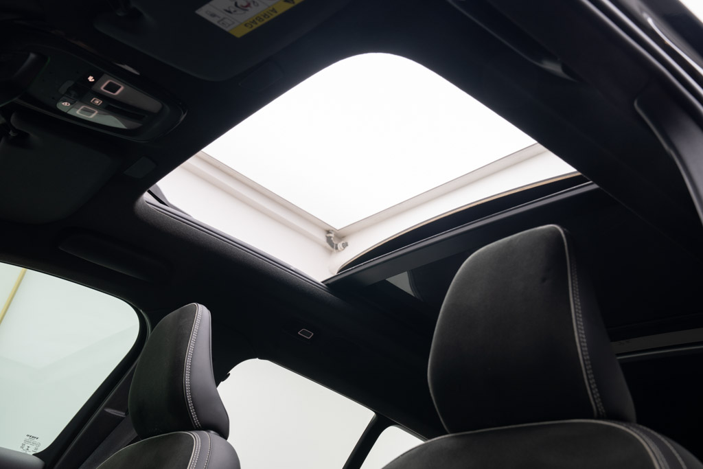 VOLVO XC40 RECHARGE P8