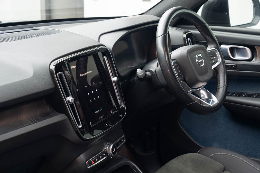 VOLVO XC40 RECHARGE P8