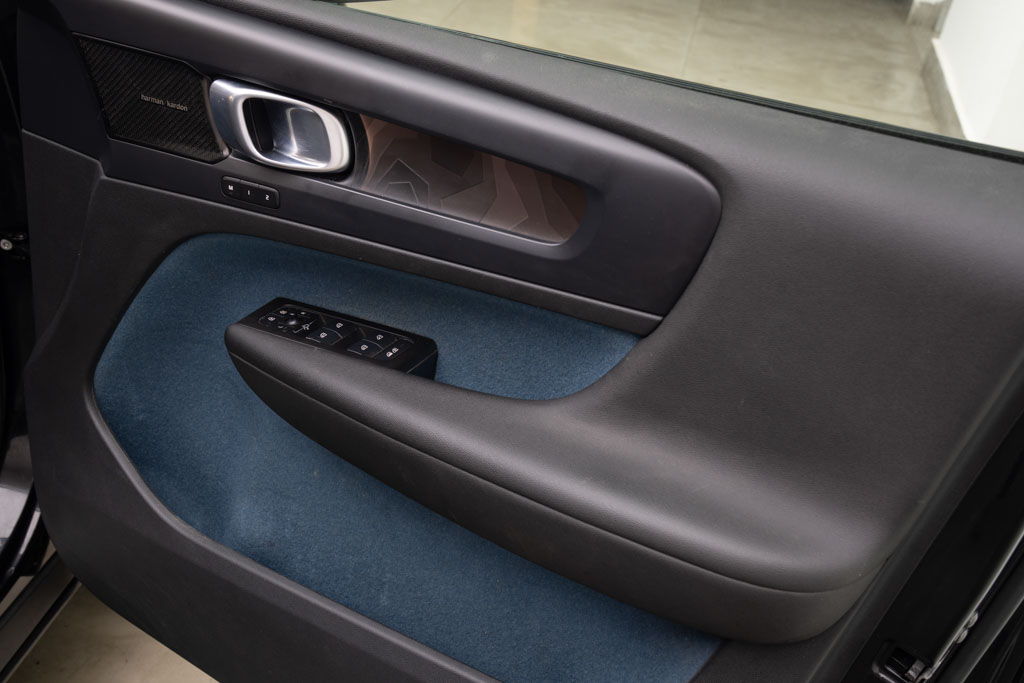 VOLVO XC40 RECHARGE P8